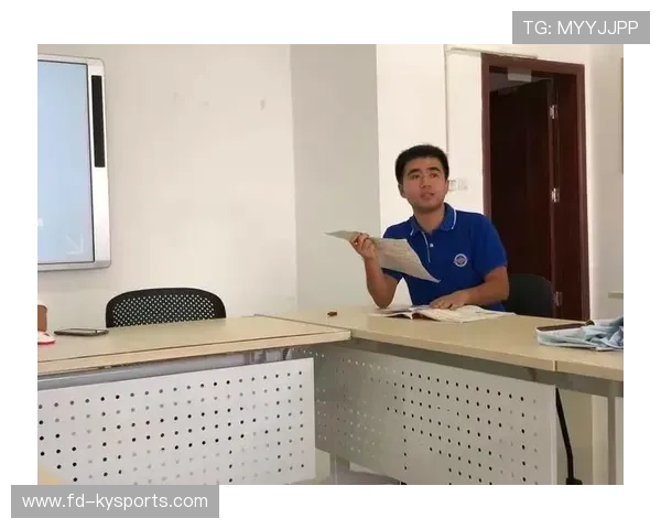 世界篮球学院在教学中加强数据素养培养与战术可视化训练，篮球数据分析师